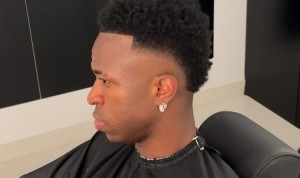 帅气迎接关键战⚽️维尼修斯新发型备战欧冠